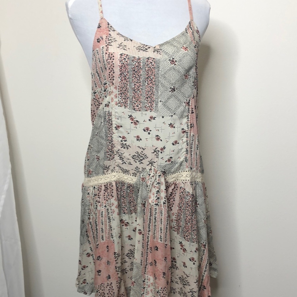 BillABong womens floral spaghetti strap cross back bohemian style dress